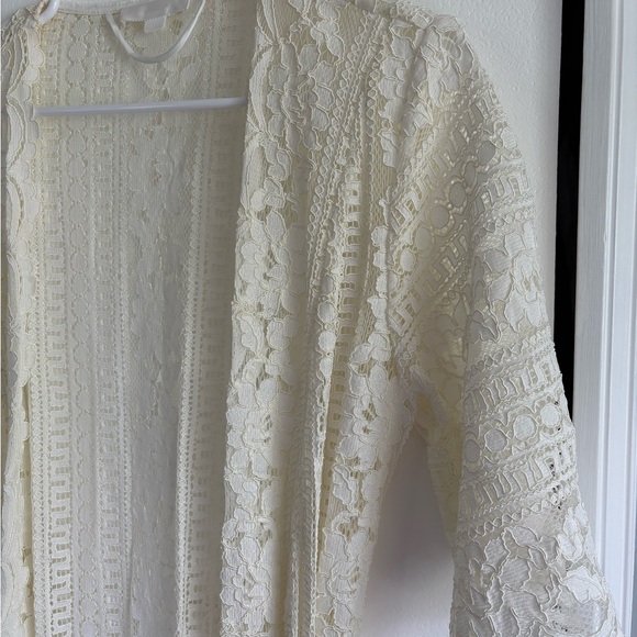 Elegant Cream Lace Robe - Picture 3 of 4